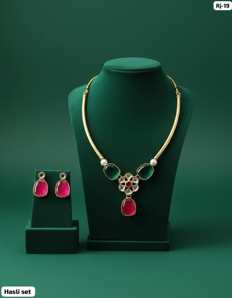 Kundan neckwear