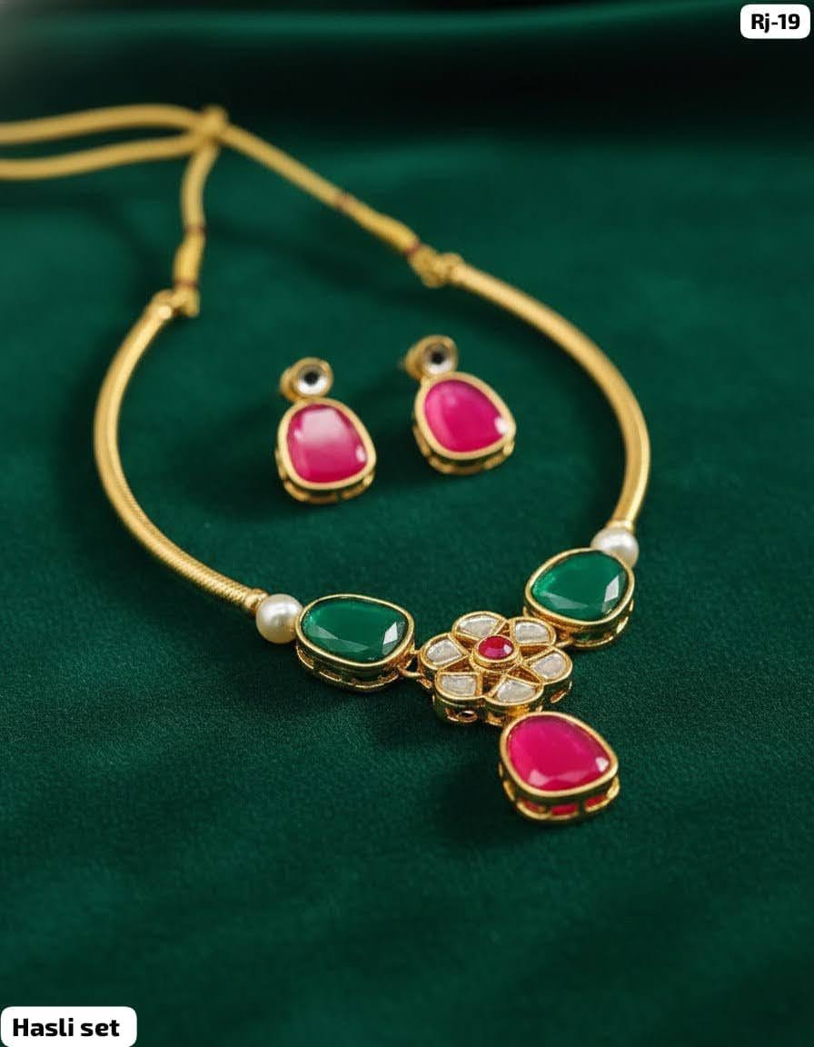 Kundan neckwear