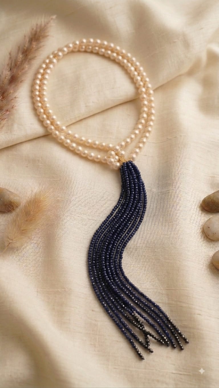 Trendy necklace wear